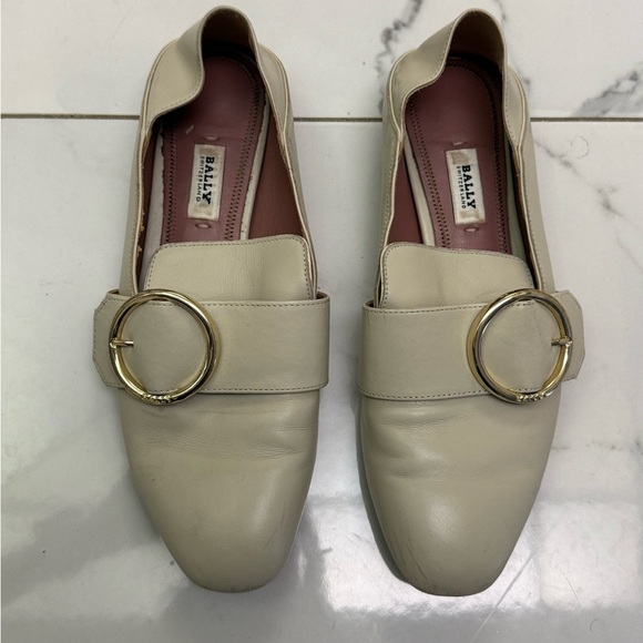 Bally Switzerland Beige Leather Loafers with Gold Accent Size 36 - Picture 1 of 4